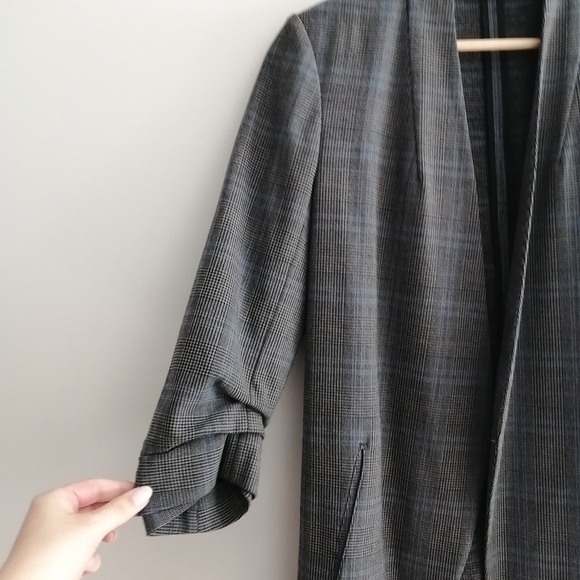 Aritzia Babaton Power Hip Blazer Macauley Glencheck Gray Blue Plaid Size 0 - Picture 9 of 17